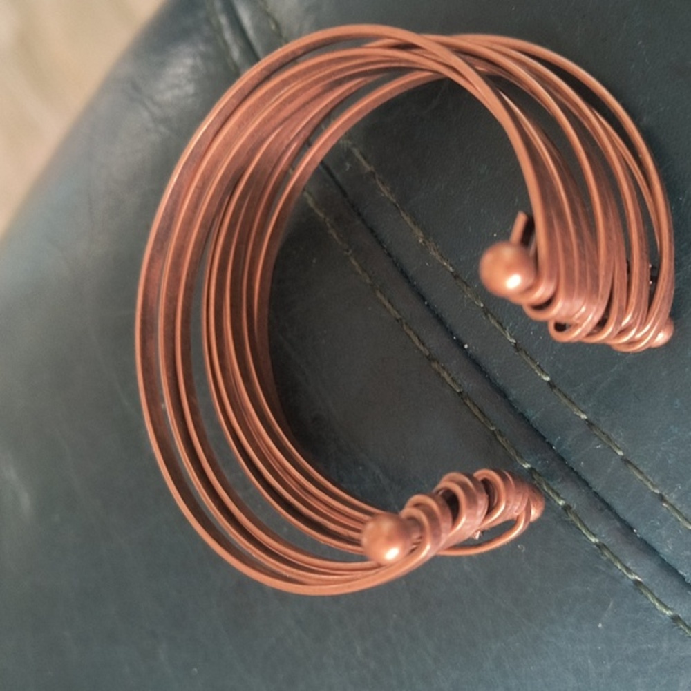 Copper color bangle bracelet 10 in one.not sure if real copper